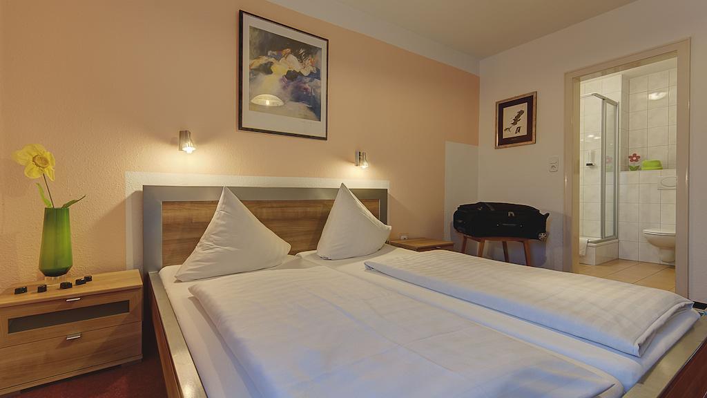 Hotel Luitpold Landshut Oda fotoğraf