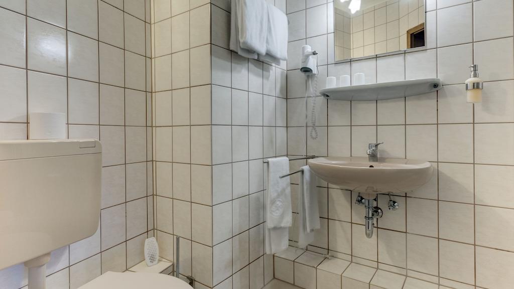 Hotel Luitpold Landshut Oda fotoğraf