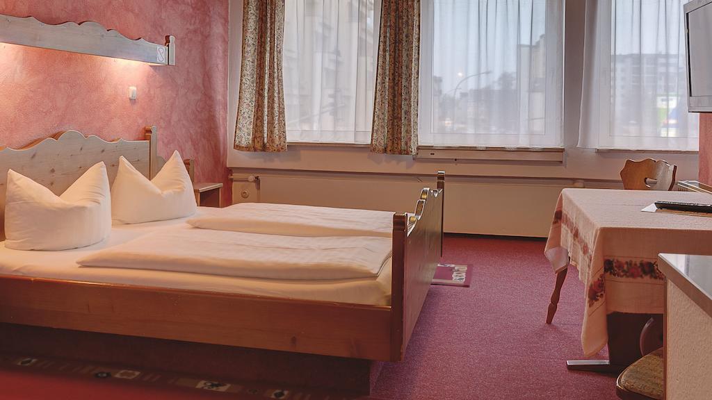 Hotel Luitpold Landshut Oda fotoğraf