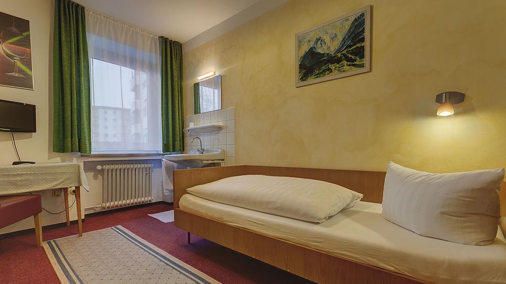 Hotel Luitpold Landshut Oda fotoğraf