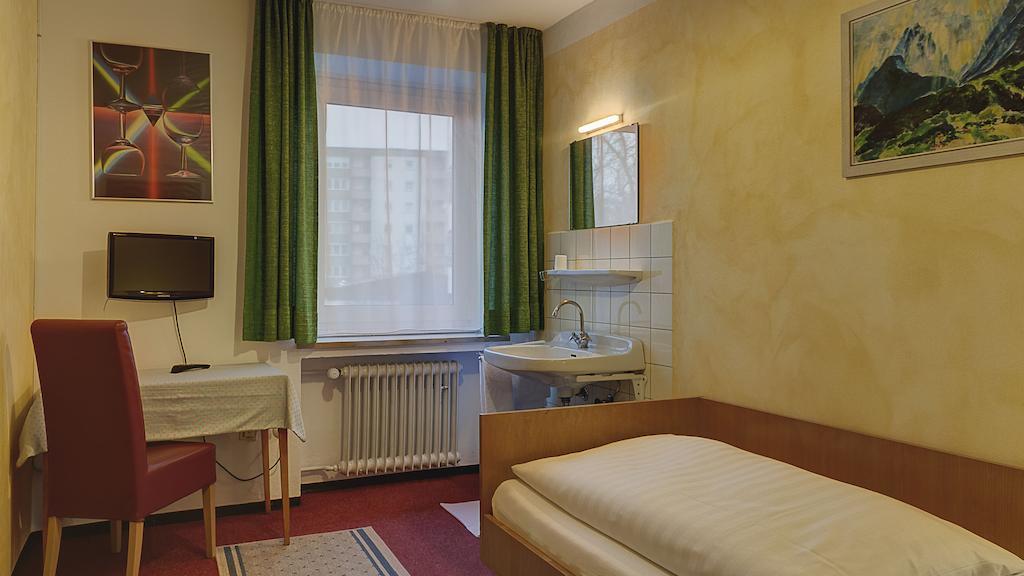 Hotel Luitpold Landshut Oda fotoğraf